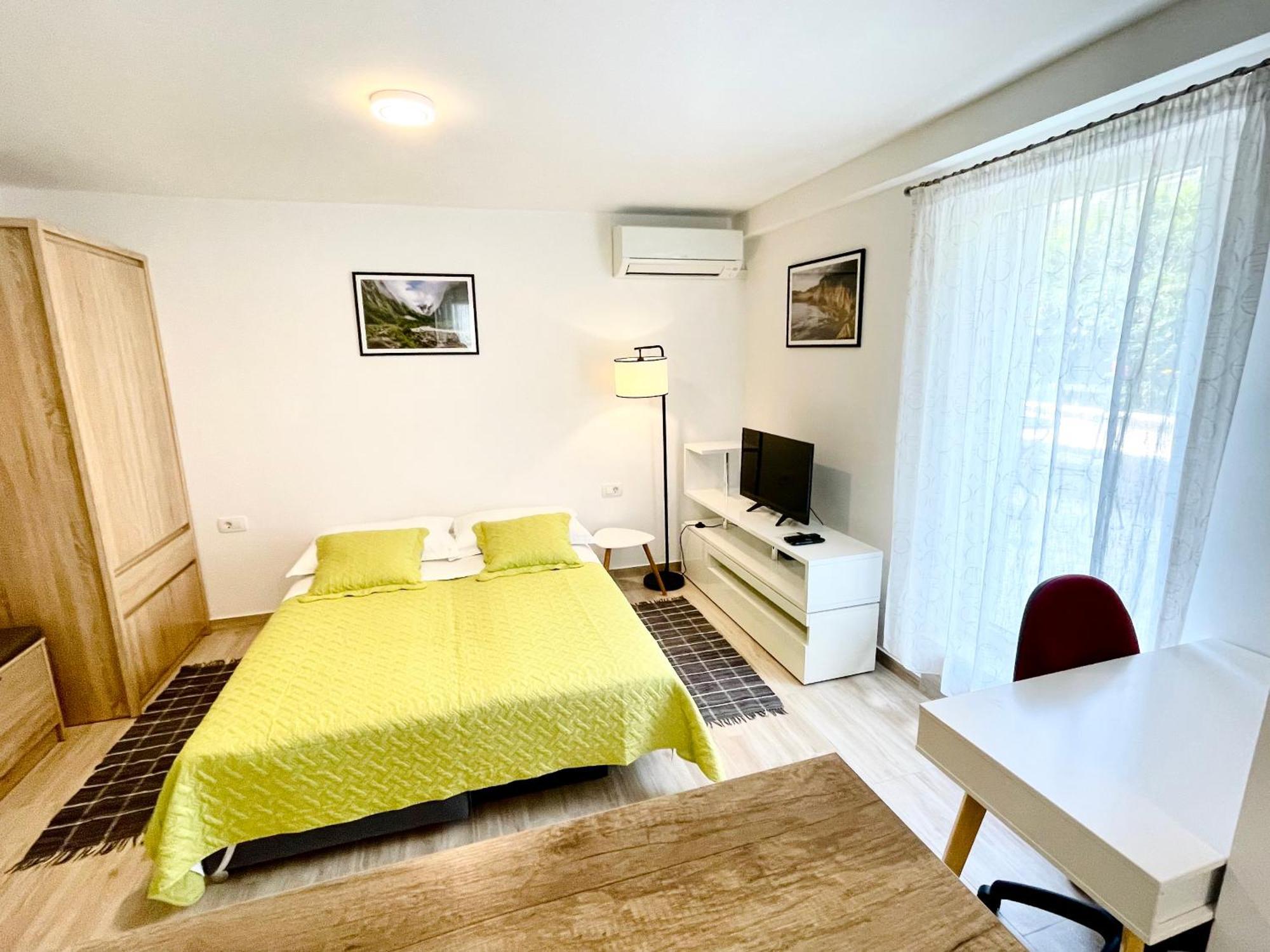 Velin Appartement *