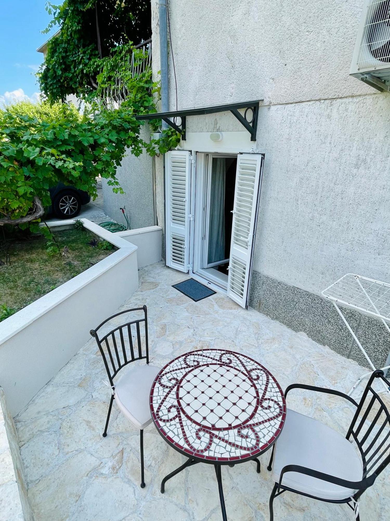 Velin Appartement *