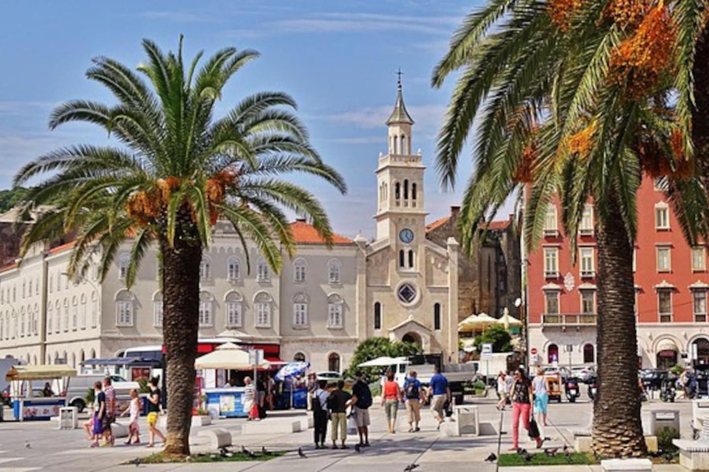 Royal Heritage In Center Split