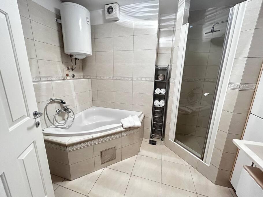 Sea View Apartment *