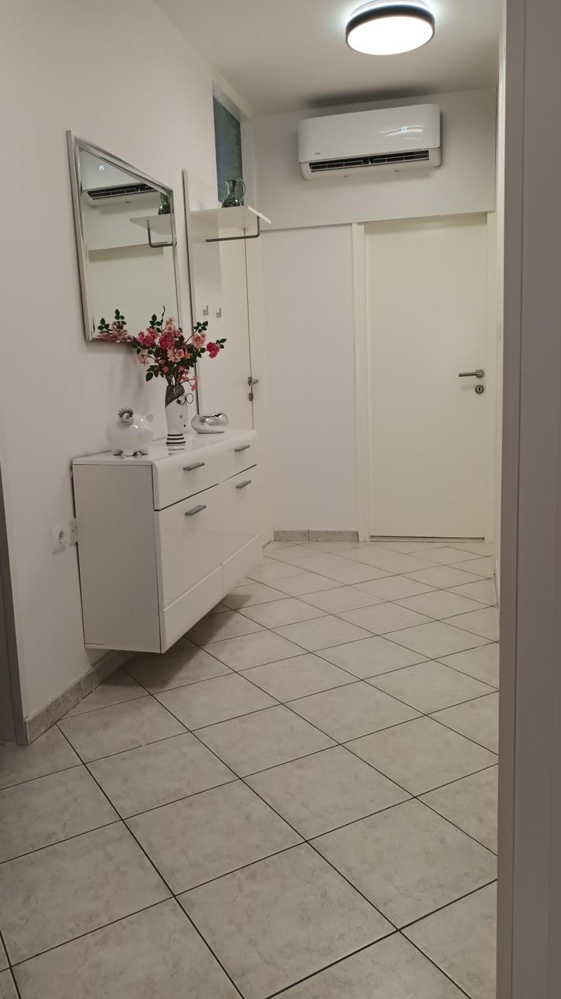 Leona Apartment-perfect For Four * Split