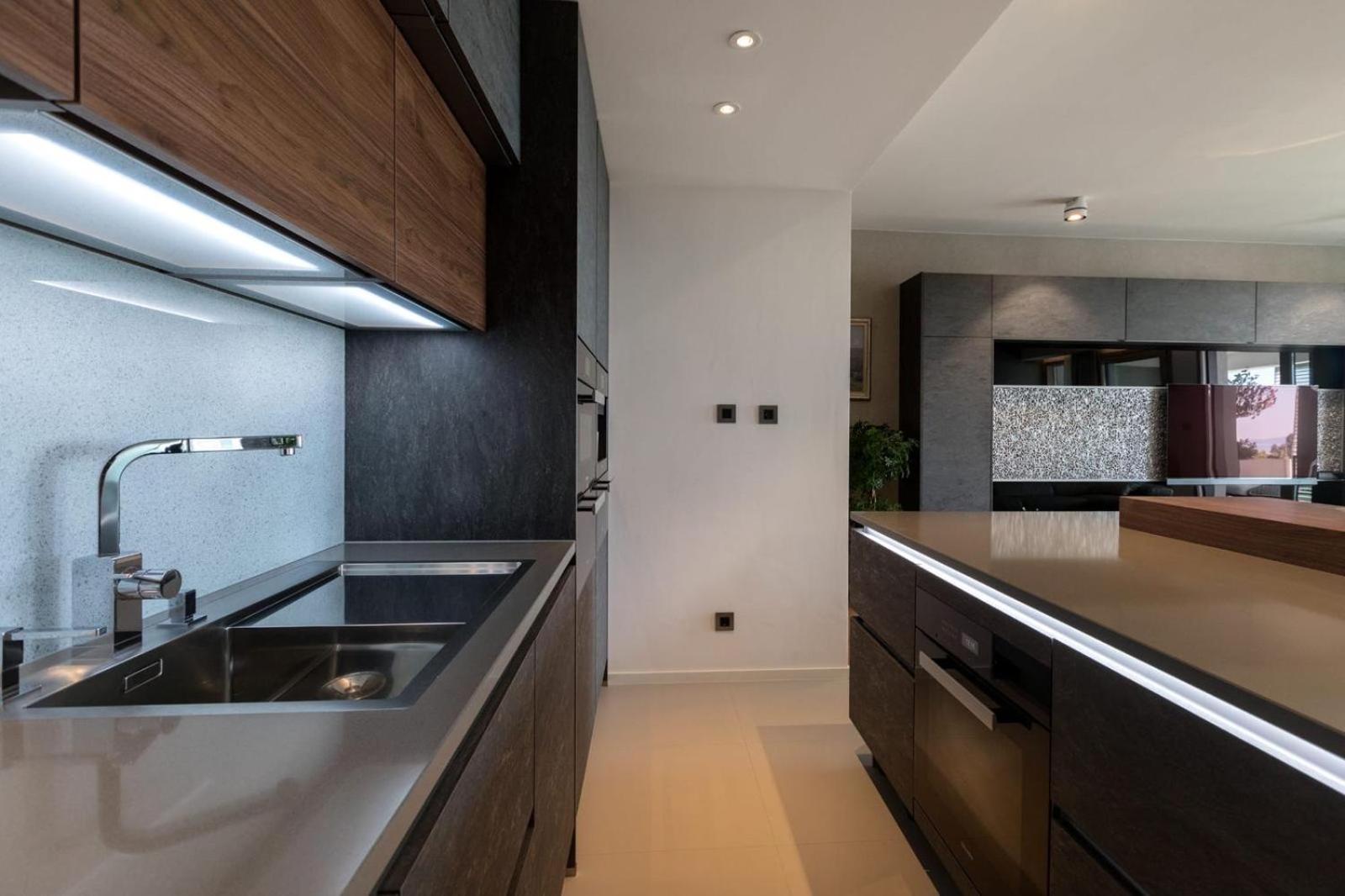 Gray Pearl - Luxury With Pool Apartment