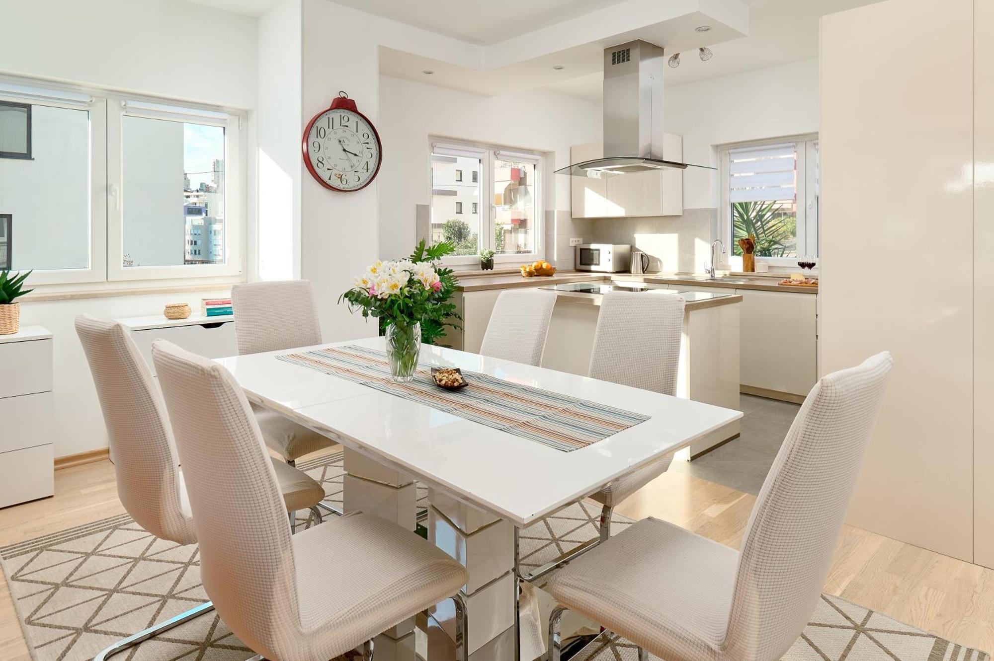 Sun Flower Apartment *