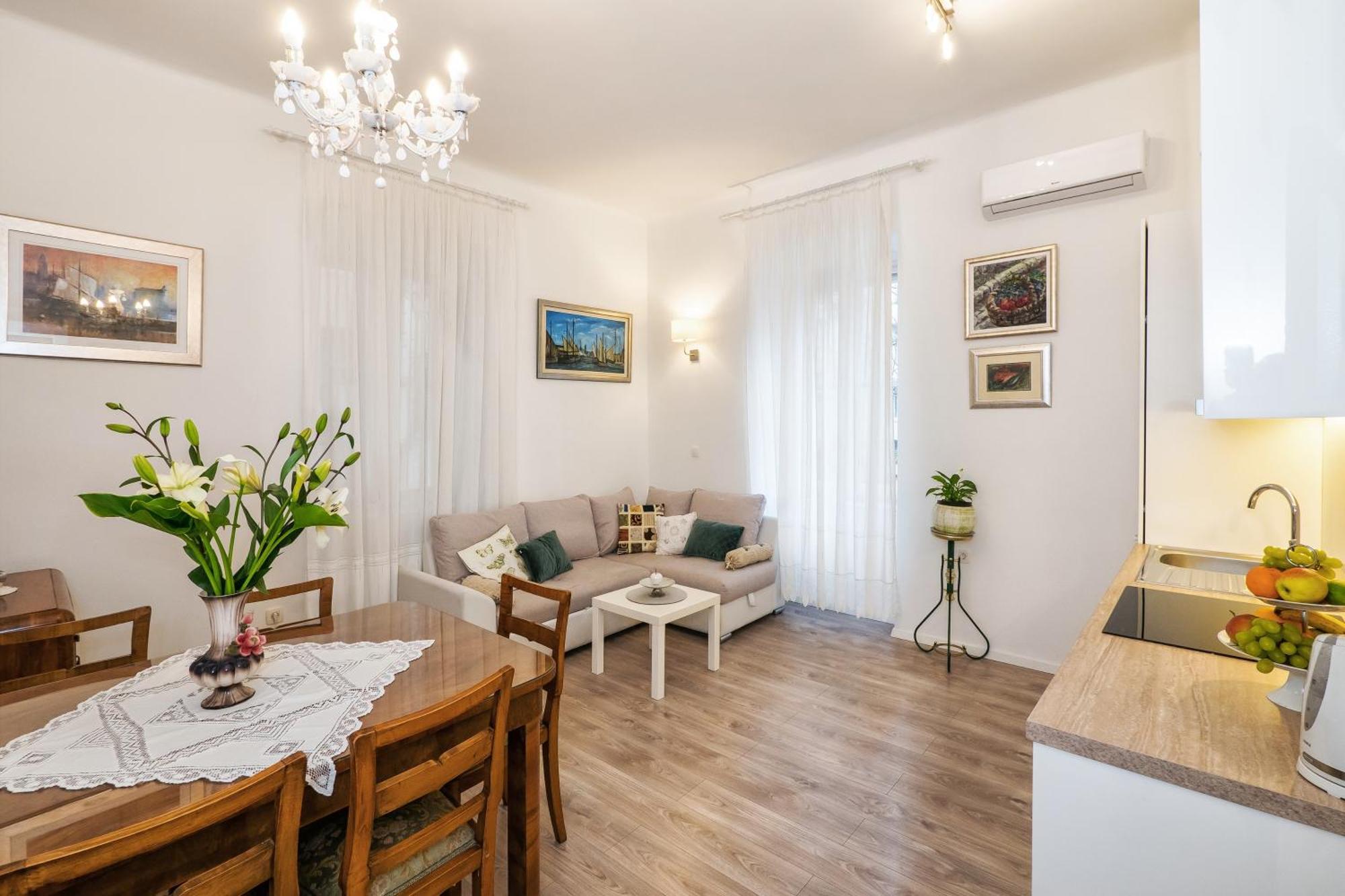 Apartment Center Secession Charm Near National Theatre Split