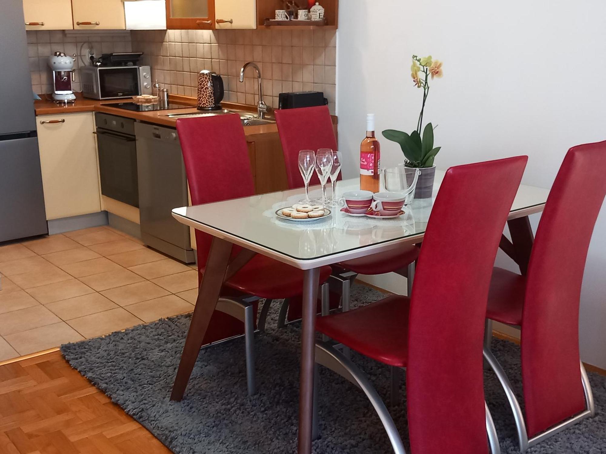 Apartment Harmony - Pleasant And Comfortable Place With A Balcony And A Secured Garage Split