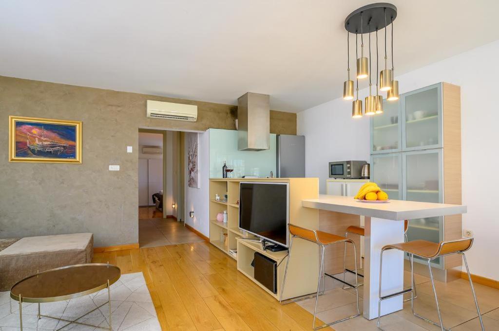 Apartment Luxury Eni On The West Coast