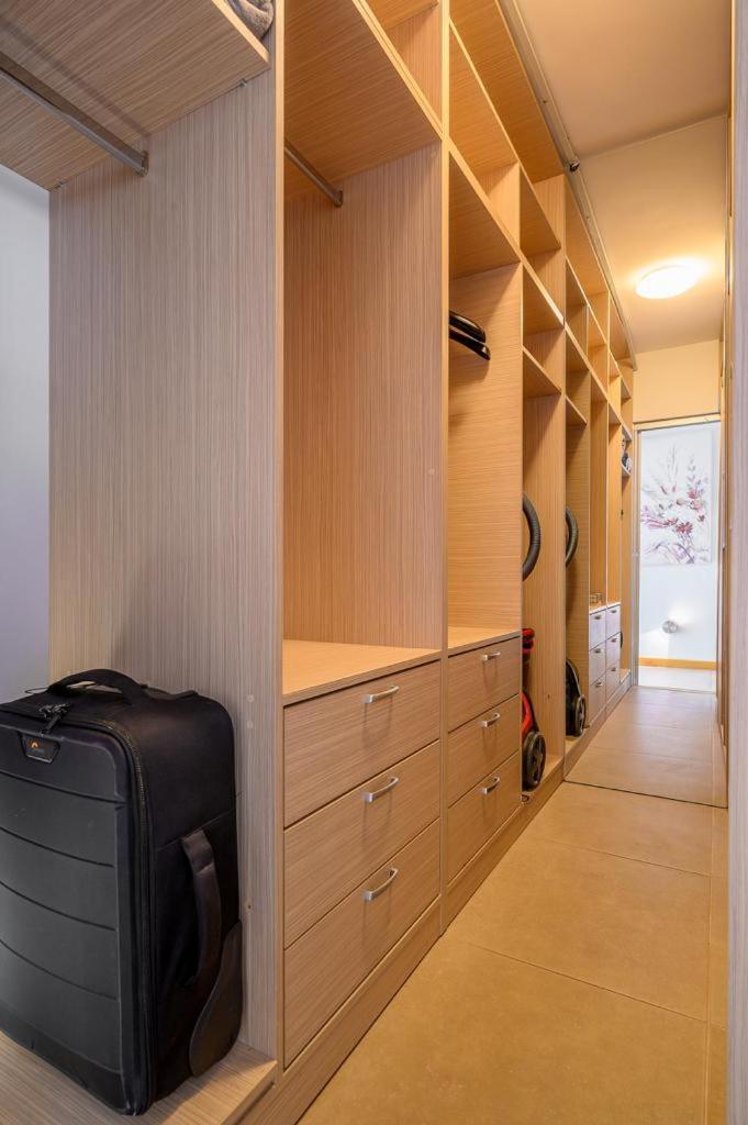 Luxury Eni On The West Coast Apartment