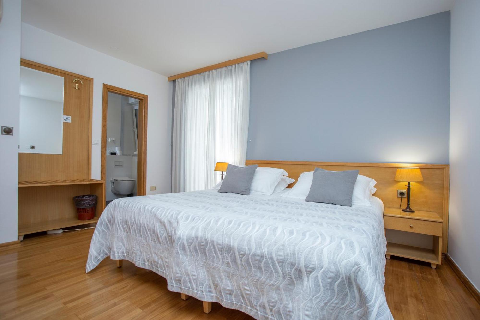 Ana Bed & Breakfast 3*
