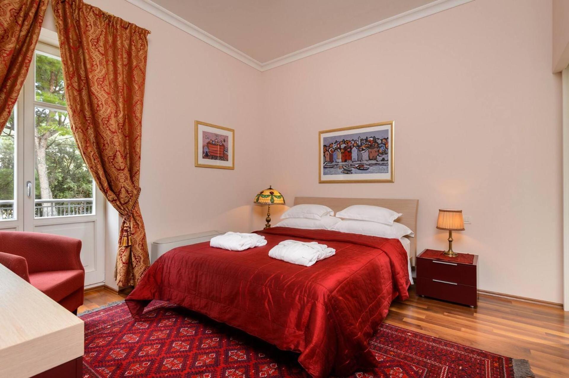 Meje Heated Pool, Jacuzzi, Sauna Split