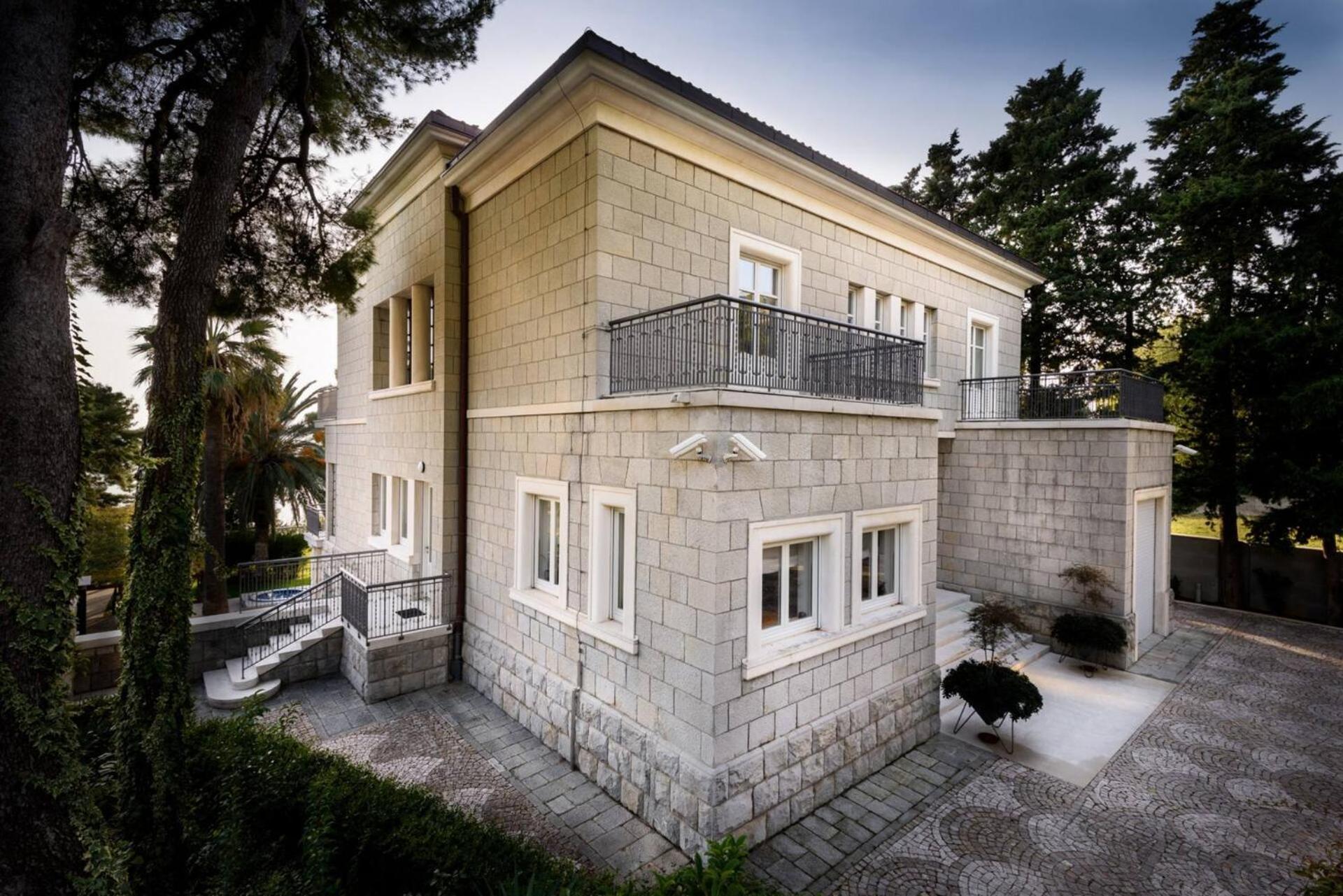 Meje Heated Pool, Jacuzzi, Sauna Split