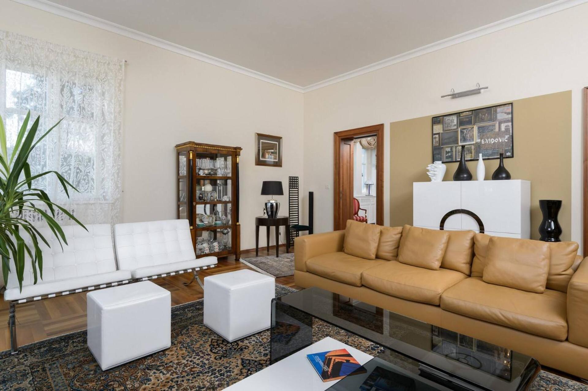 Meje Heated Pool, Jacuzzi, Sauna Villa