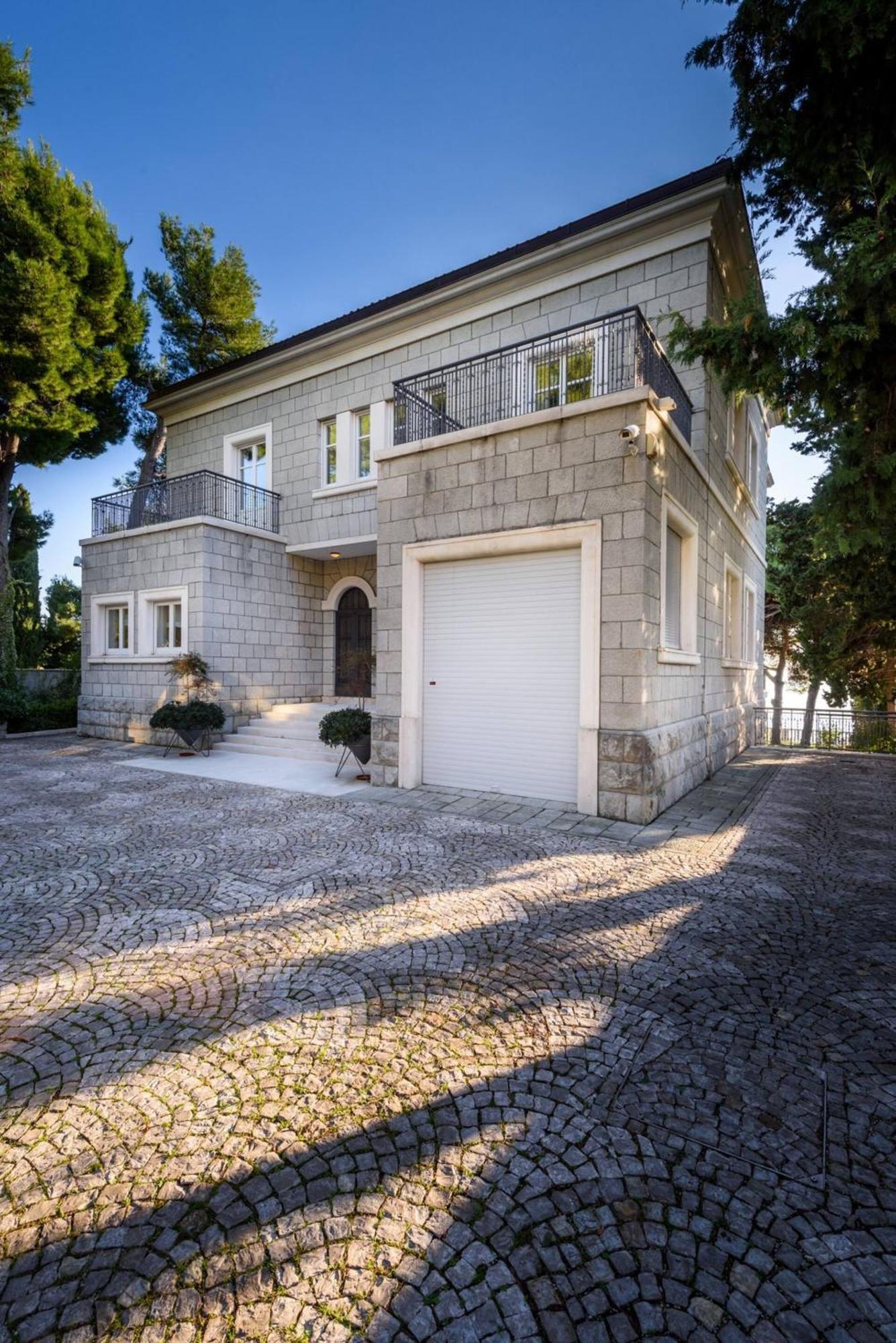 Meje Heated Pool, Jacuzzi, Sauna Split