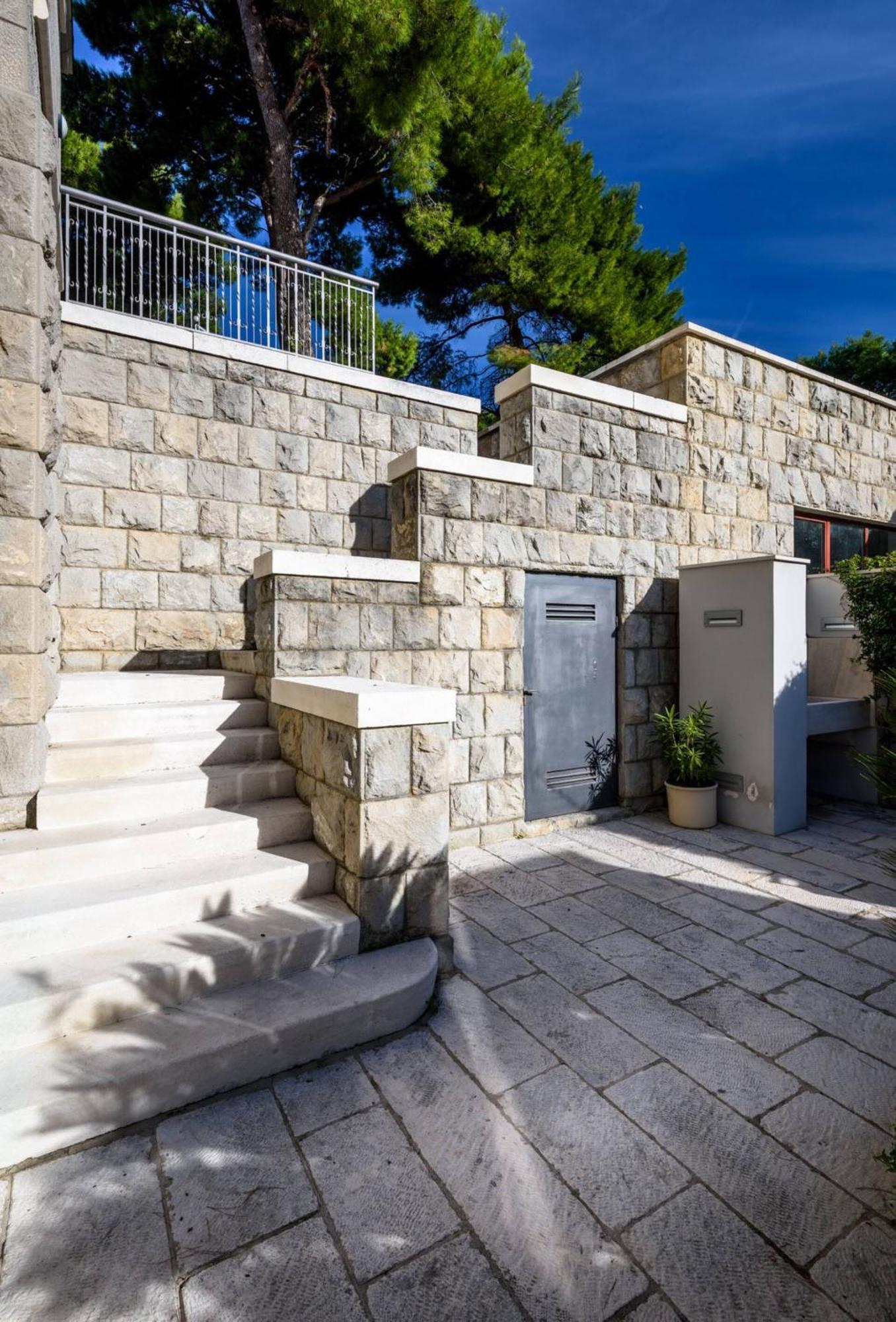 Meje Heated Pool, Jacuzzi, Sauna Villa