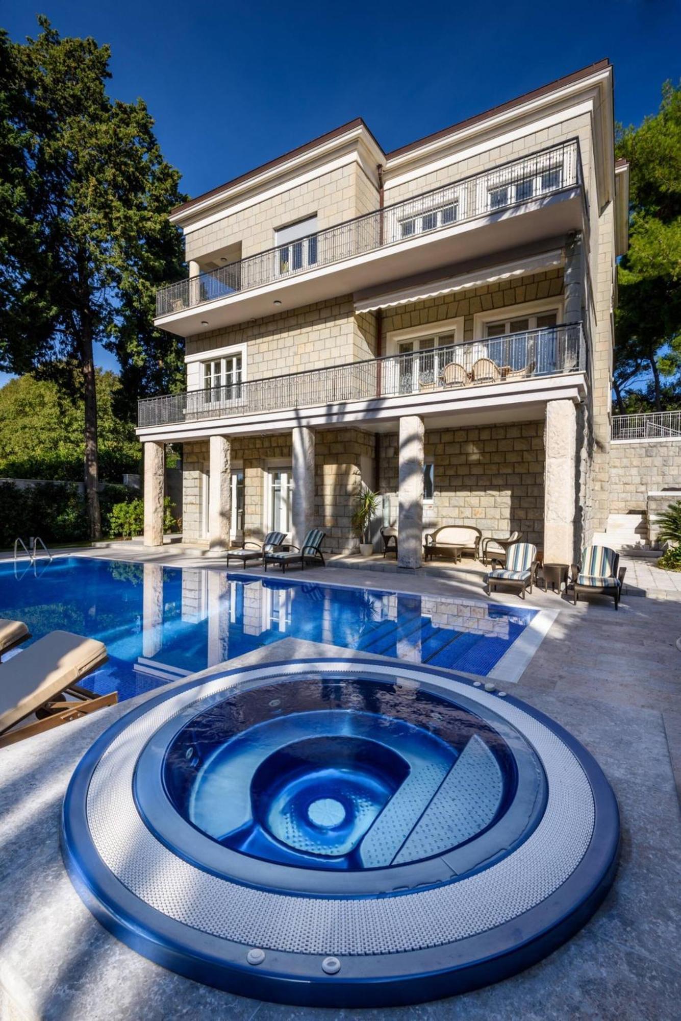 Meje Heated Pool, Jacuzzi, Sauna Villa Split