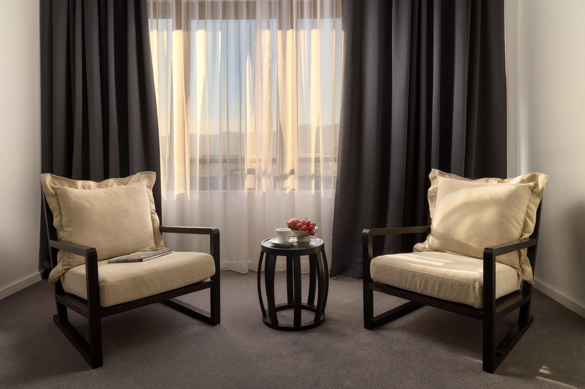 Atrium 5*