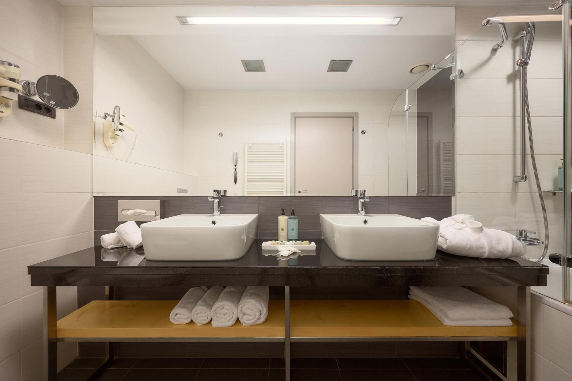 Atrium Hotel 5*