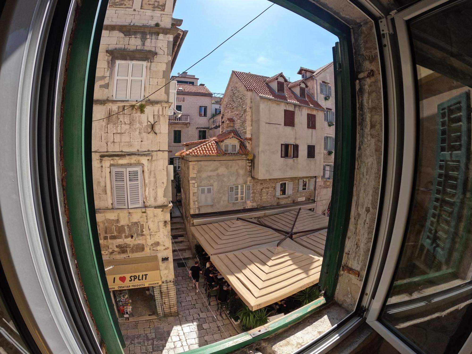 Guest house Top Center Split