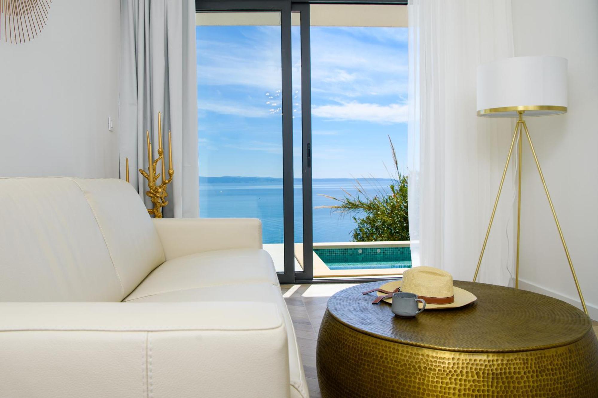 Gallery Luxury Suites & Rooms-Only Adults * Split