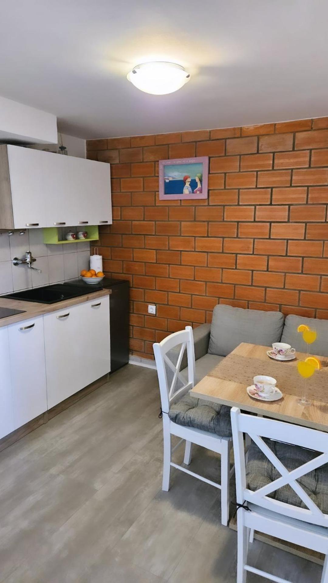 Gago Apartment Split