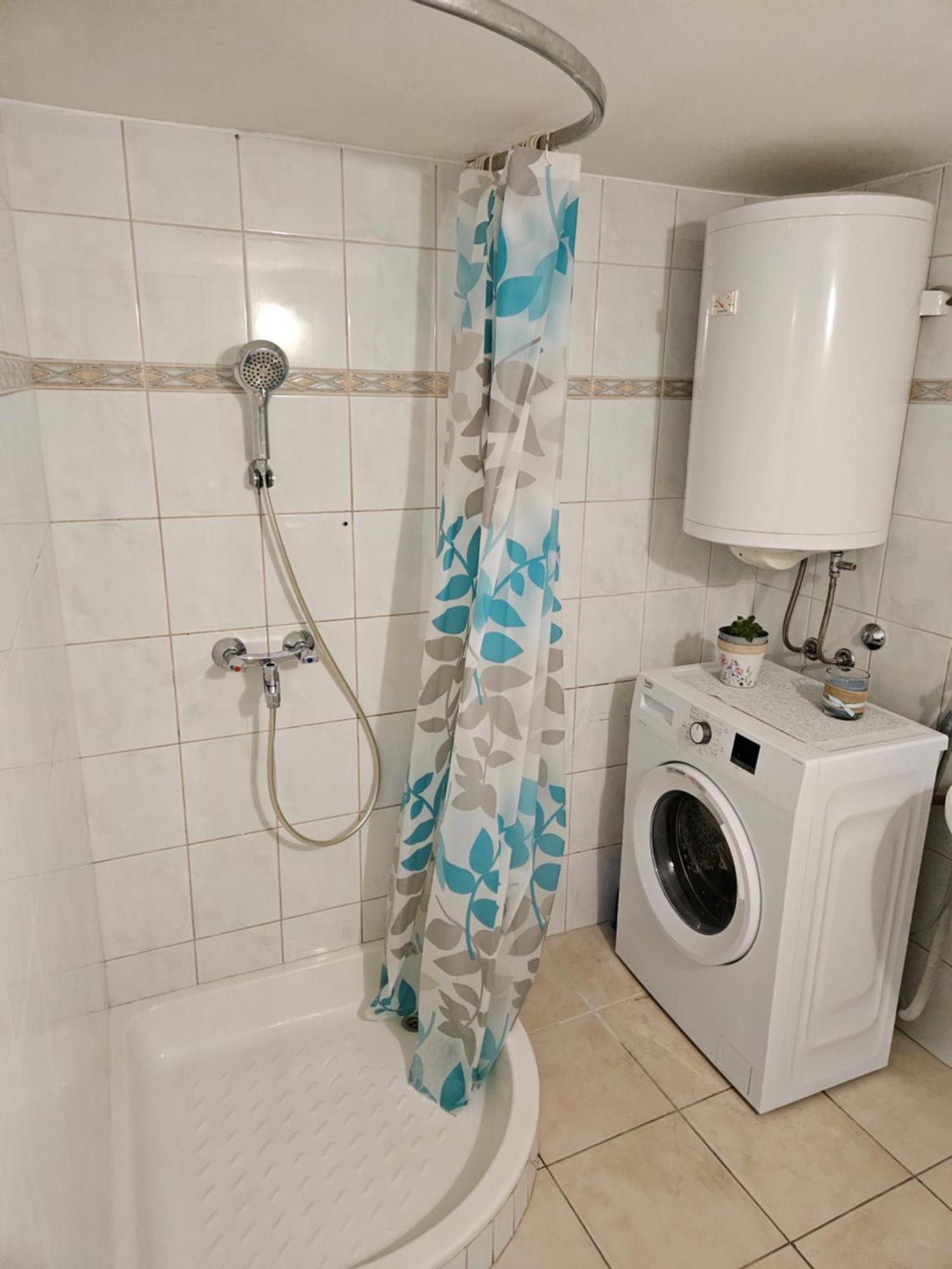 Gago Apartment Split