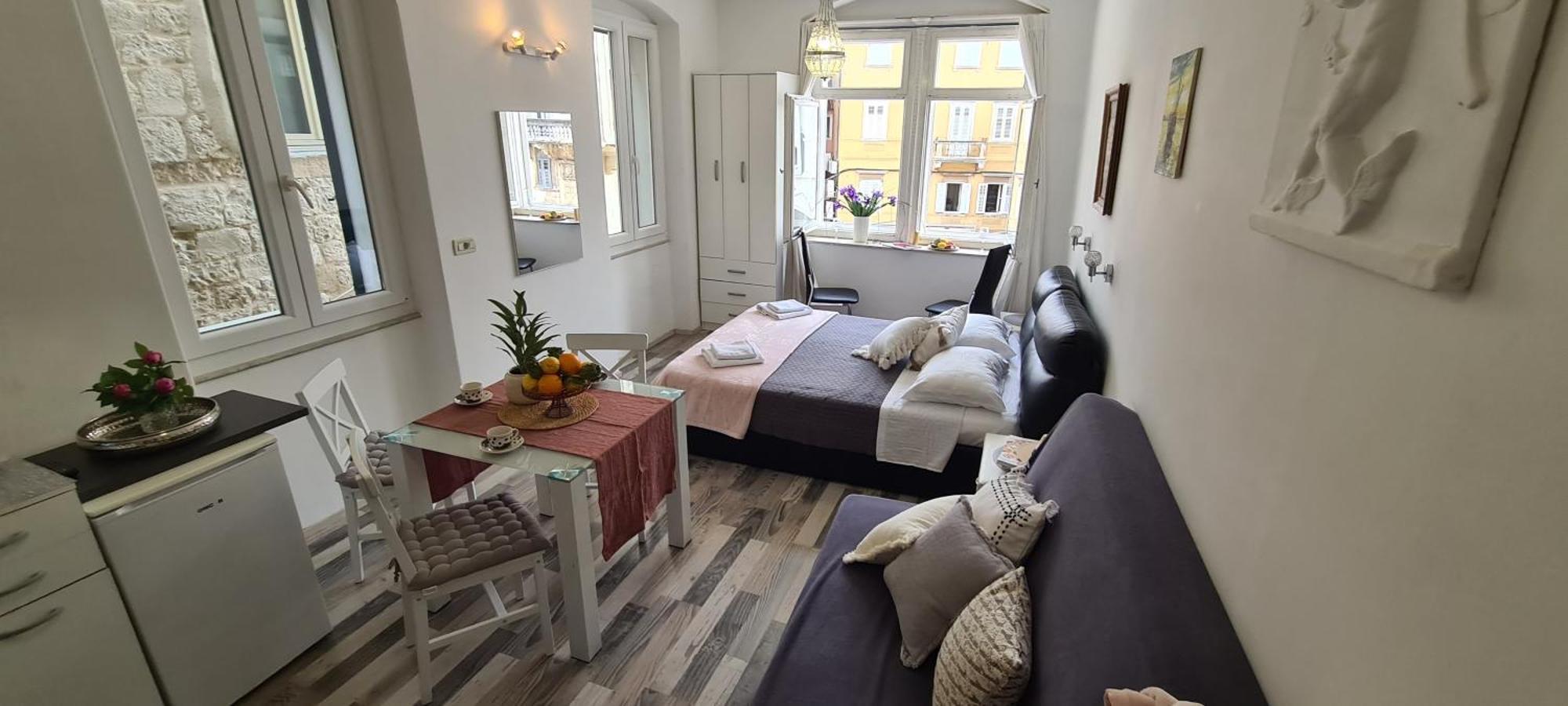 Old Square View Apartment *