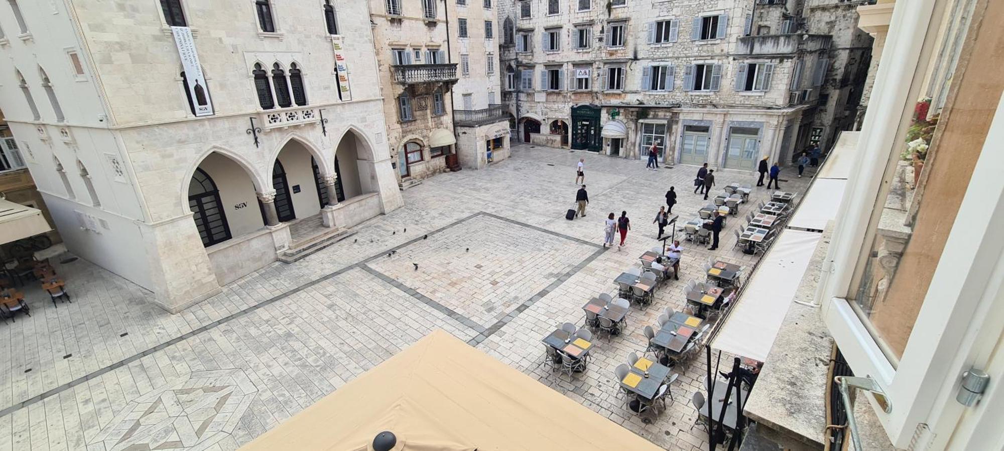 Old Square View Apartment *