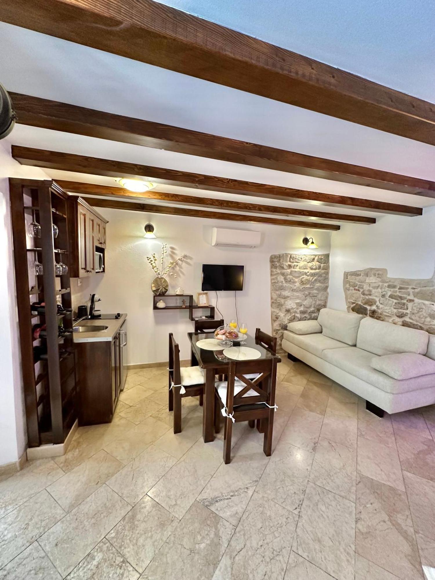 Apartment Diocletian Wine Studio Apartment Split