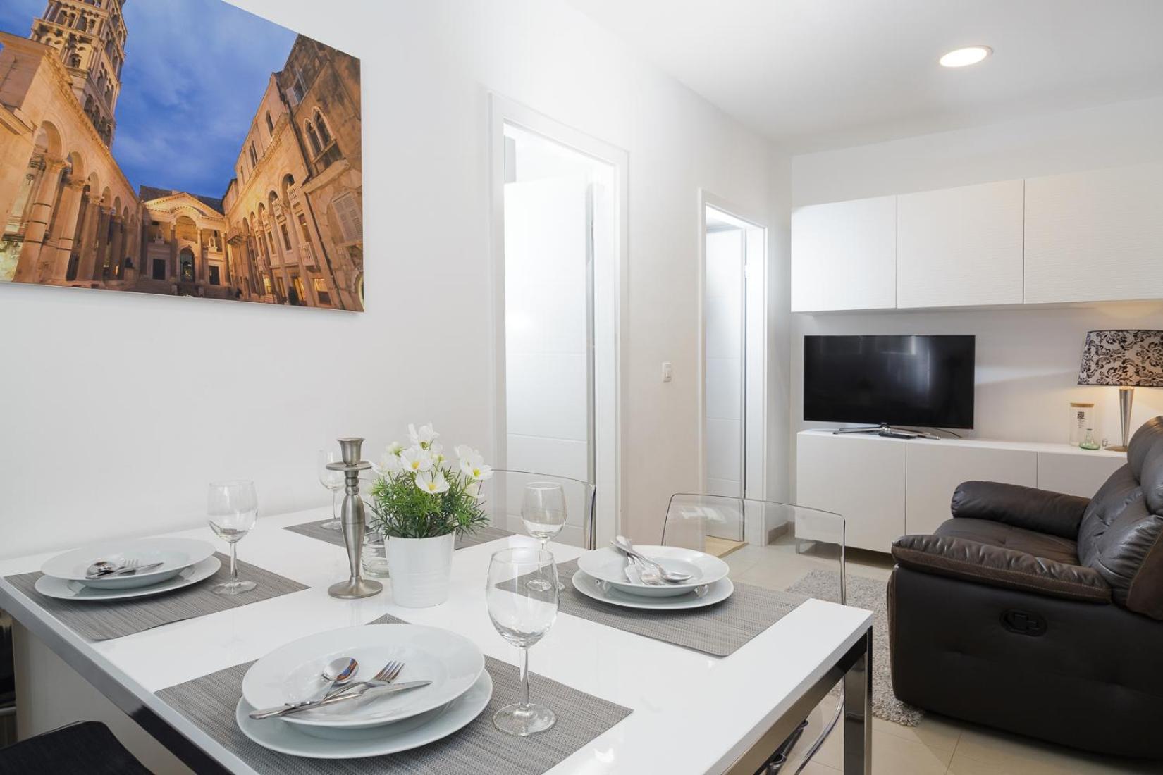 Aspalathos - With Free Parking, Near The Beach, A Few Minutes' Walking Distance To The Unesco Palace Split