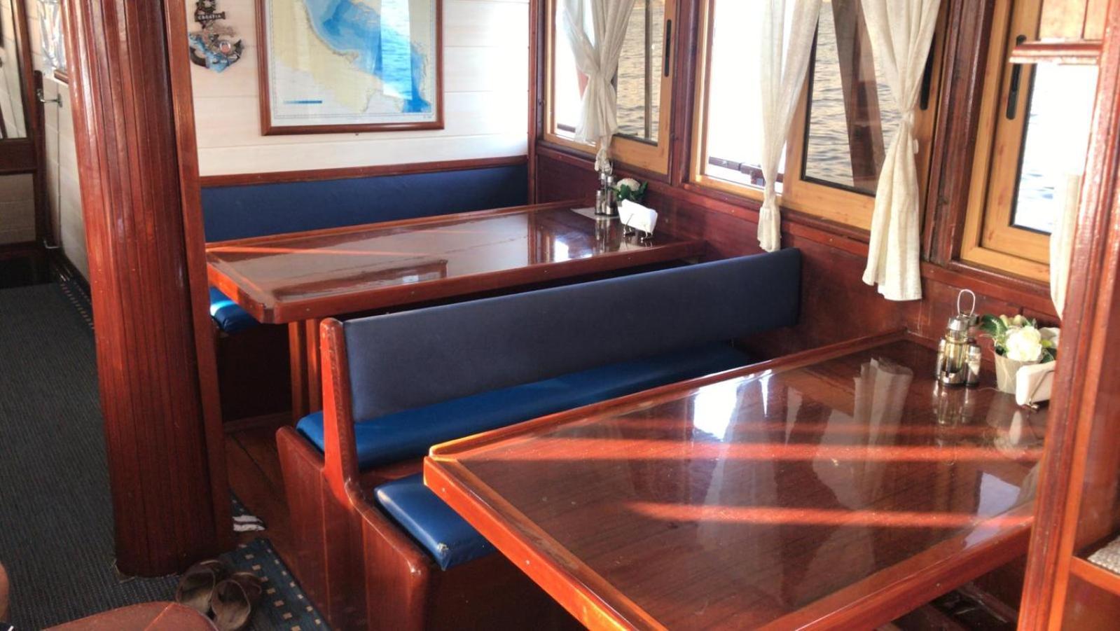 Botel Rhythm Floating Accom - Split