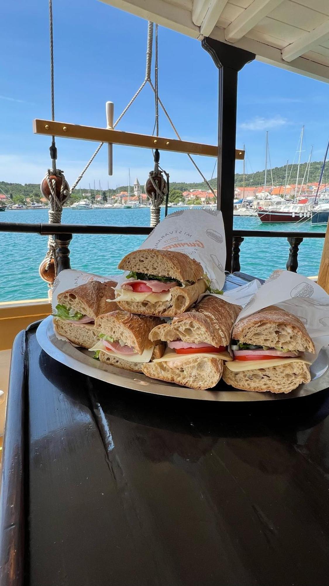 Botel Rhythm Floating Accom - *