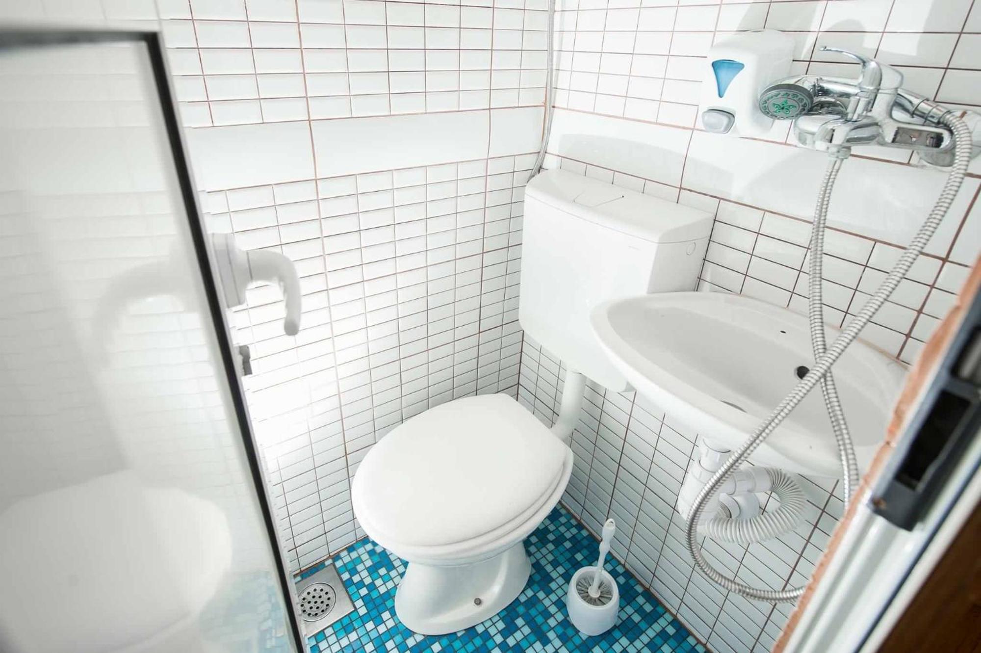 Botel Rhythm Floating Accom -