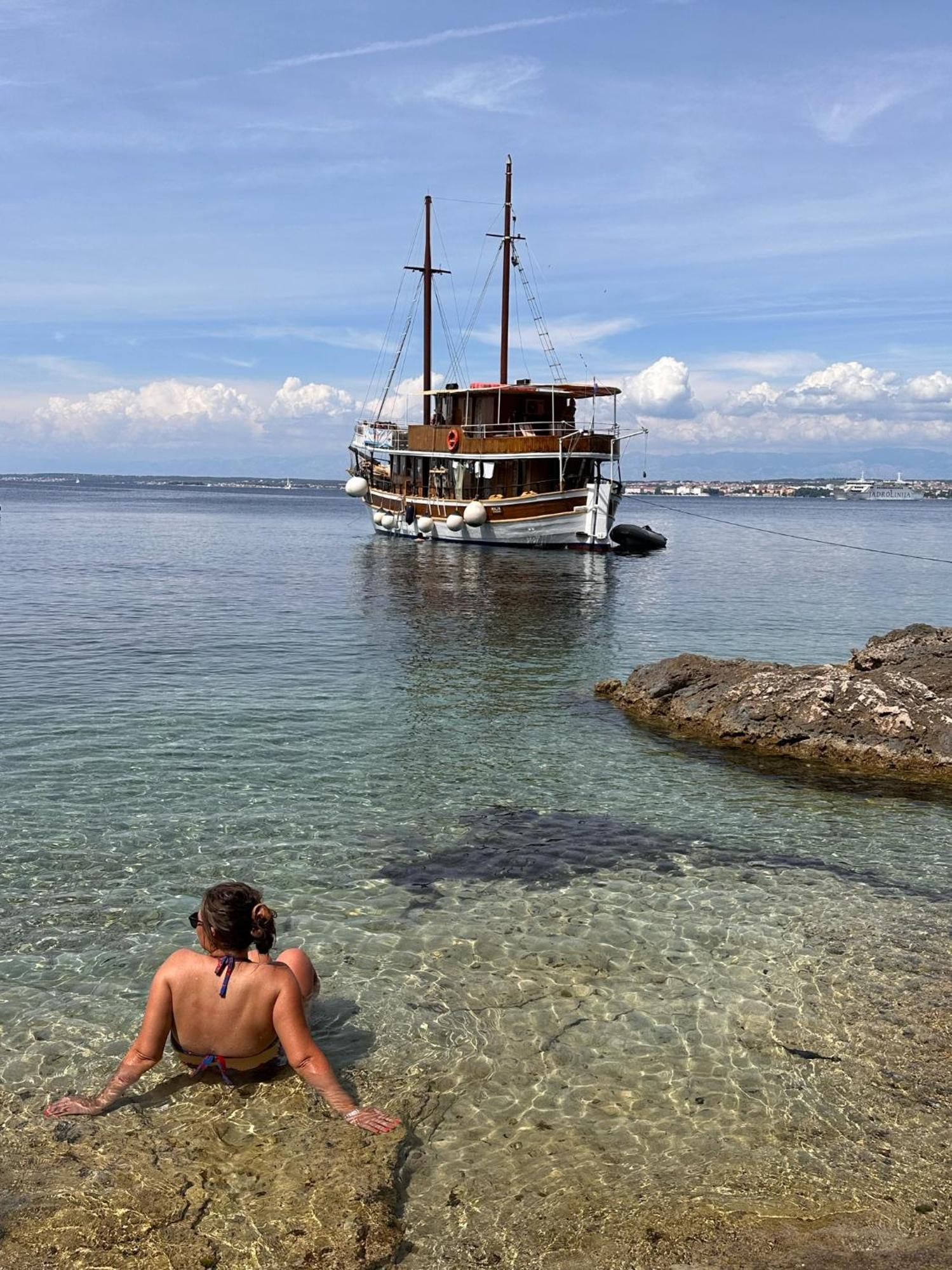 Rhythm Floating Accom - Split