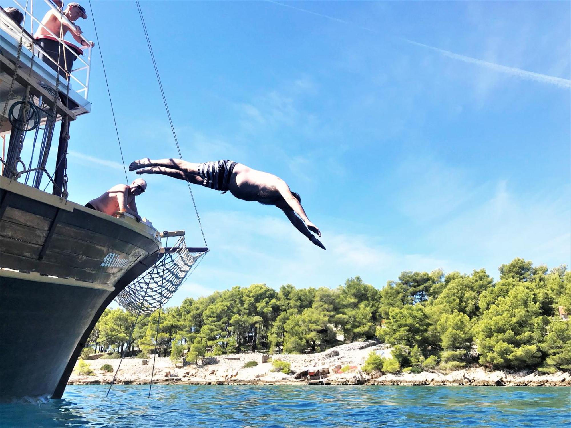 Rhythm Floating Accom - Split