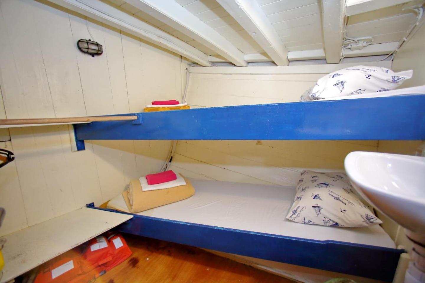 Botel Rhythm Floating Accom - Split