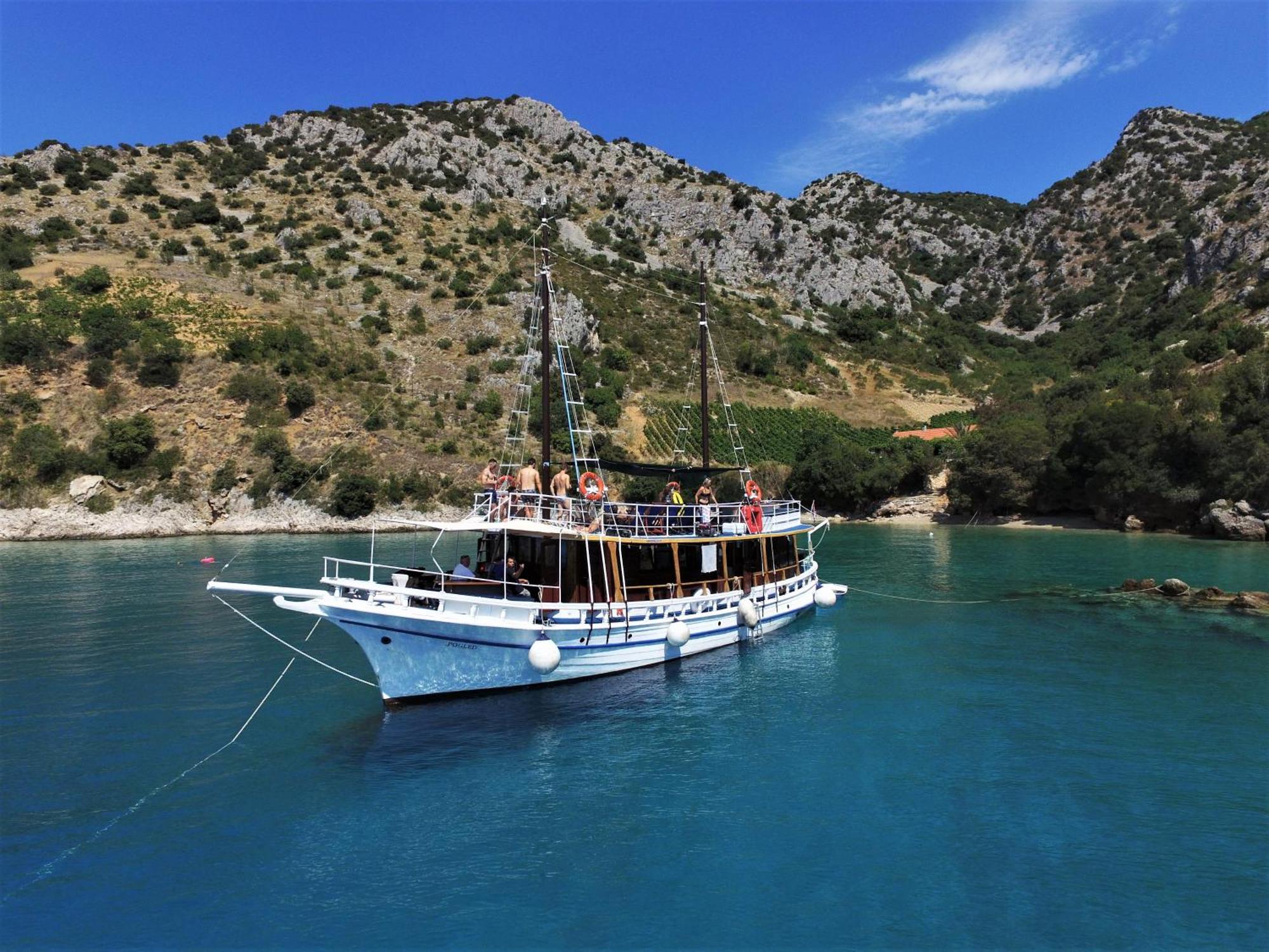 Rhythm Floating Accom -