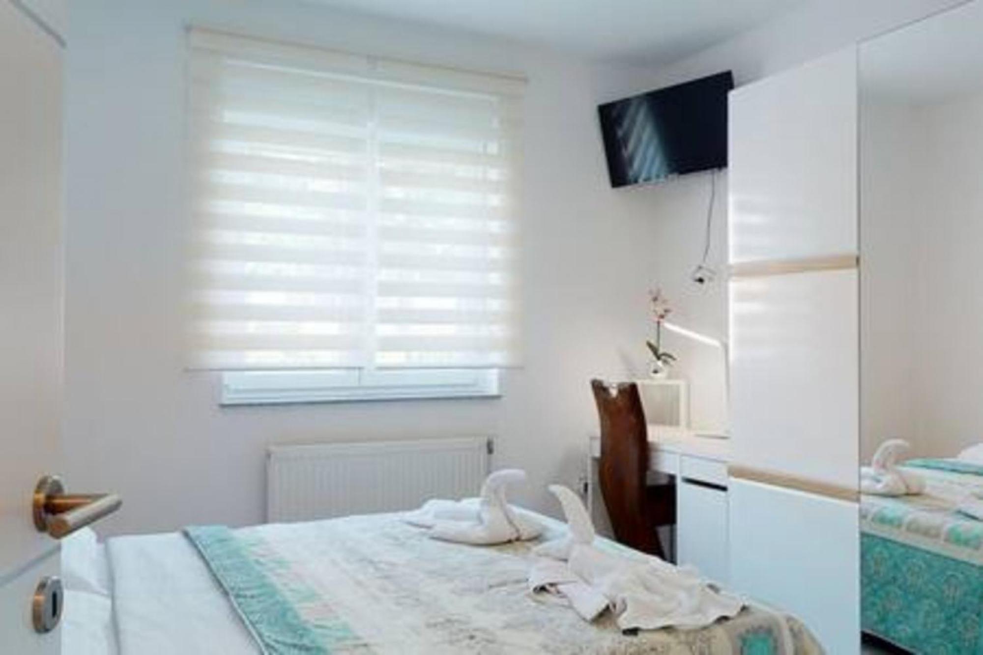 Vikendica Holiday House Tolesa