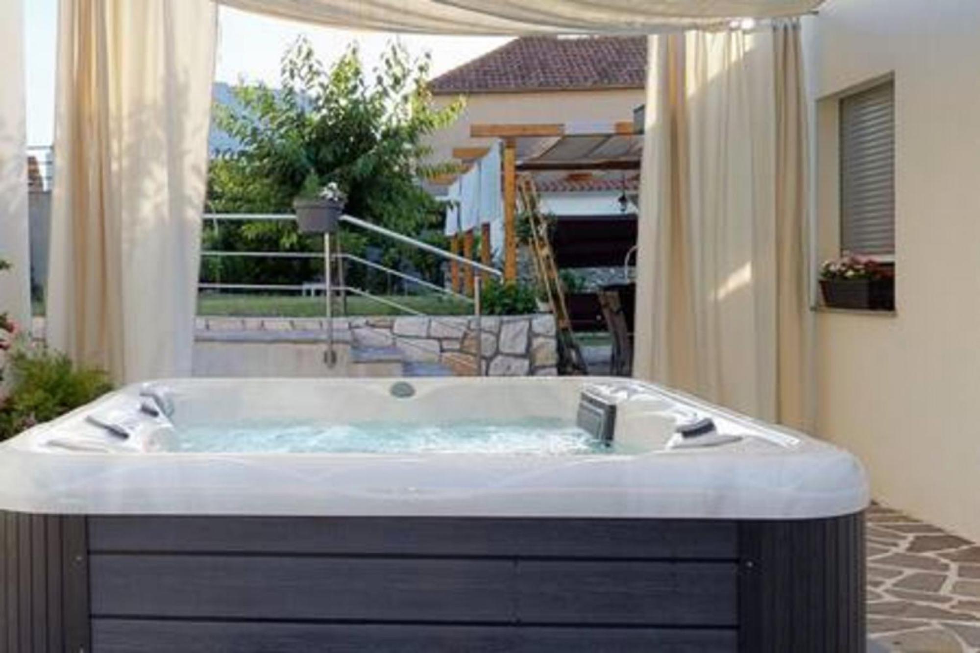 Vikendica Holiday House Tolesa