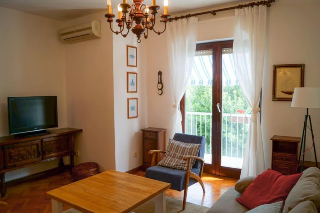 Forest Park Nest Apartment, Near Centre, With Free Parking
