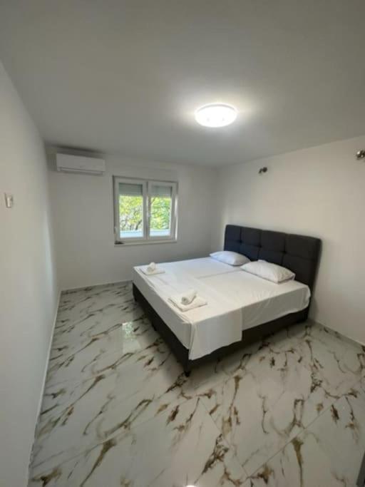 Apartment Quinn Teuta In Split