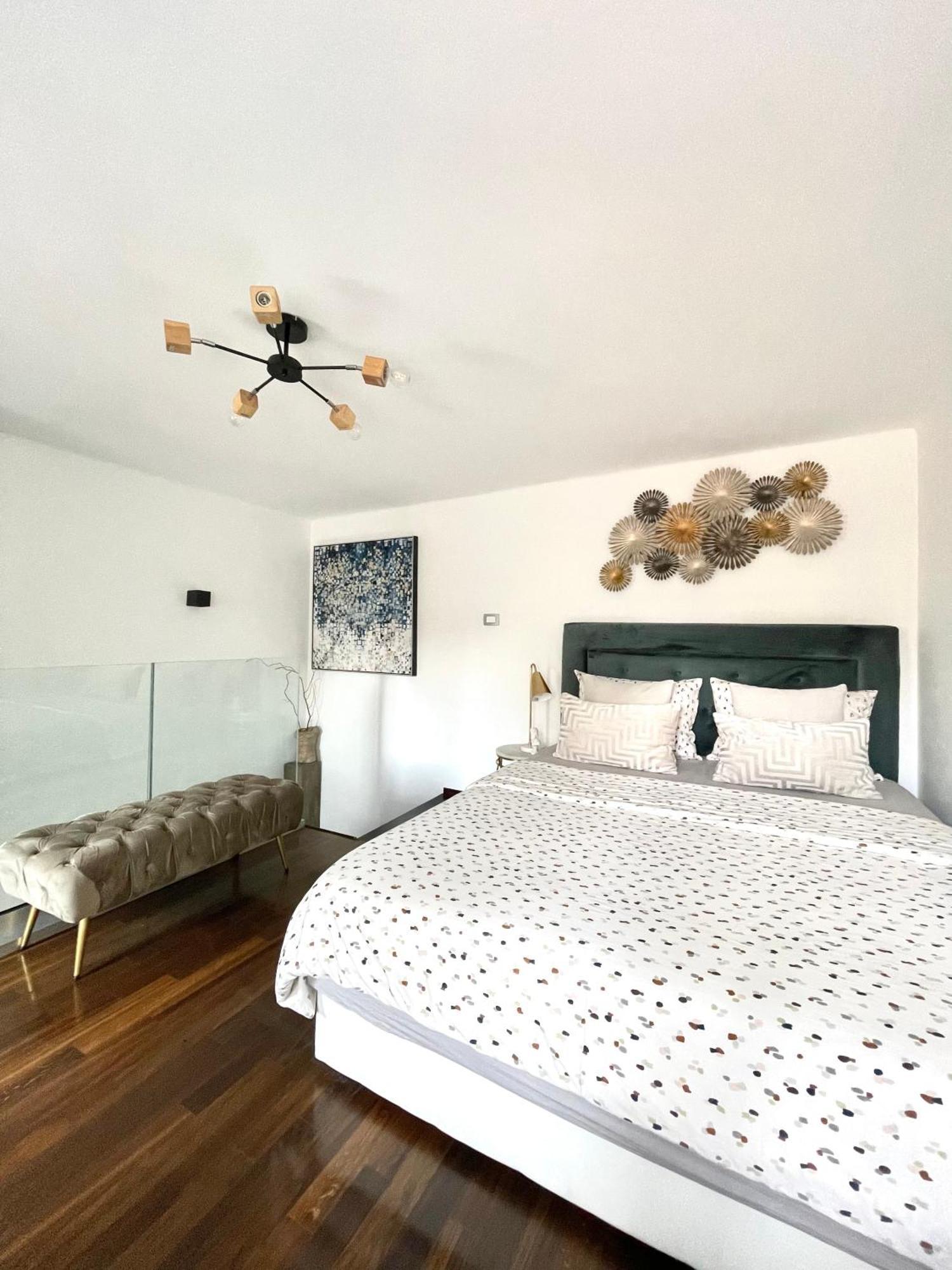 Providenca Apartment Split