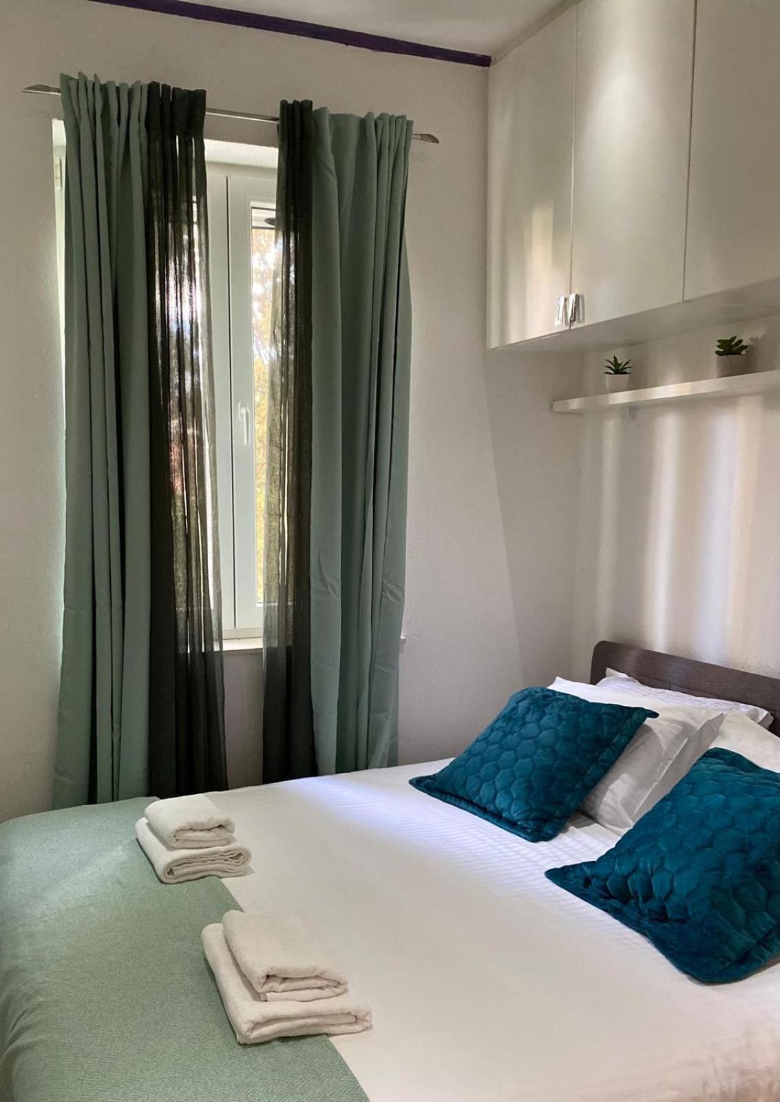 George Apartment, Renovated 2024, Downtown
