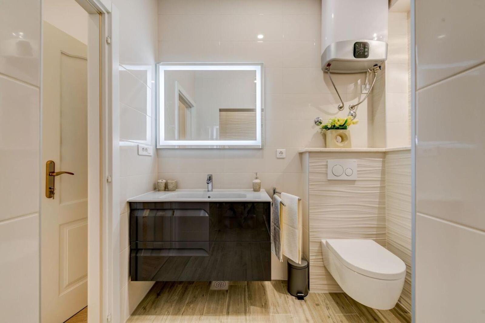 Royal Theatre Apartment *