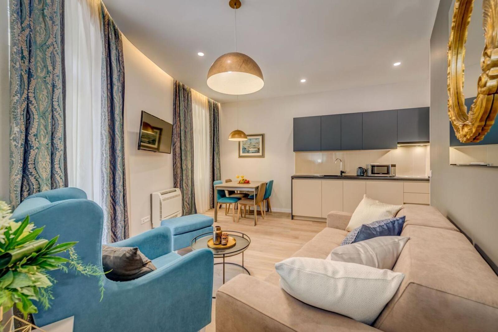 Royal Theatre Apartment *