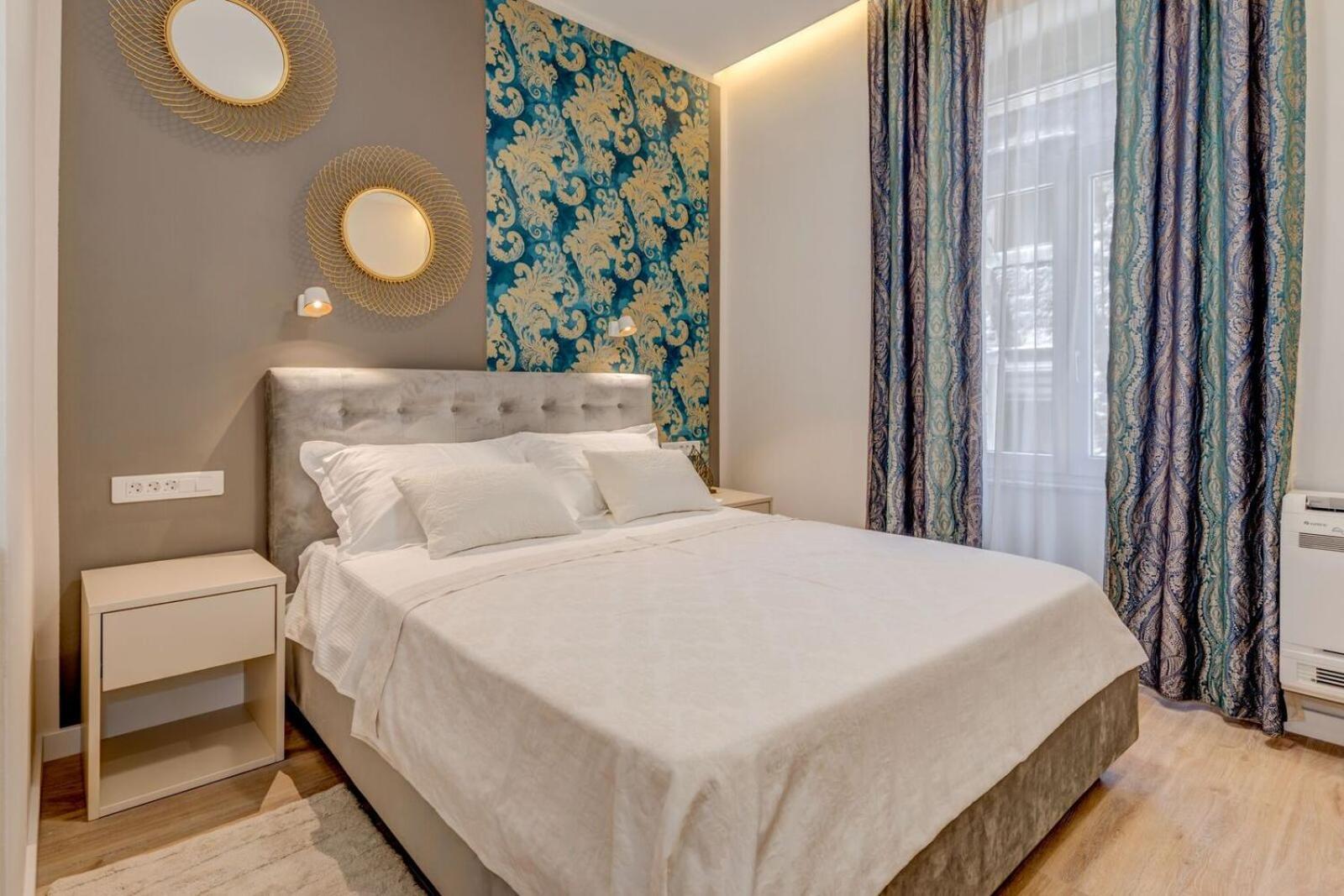 Royal Theatre Apartment *