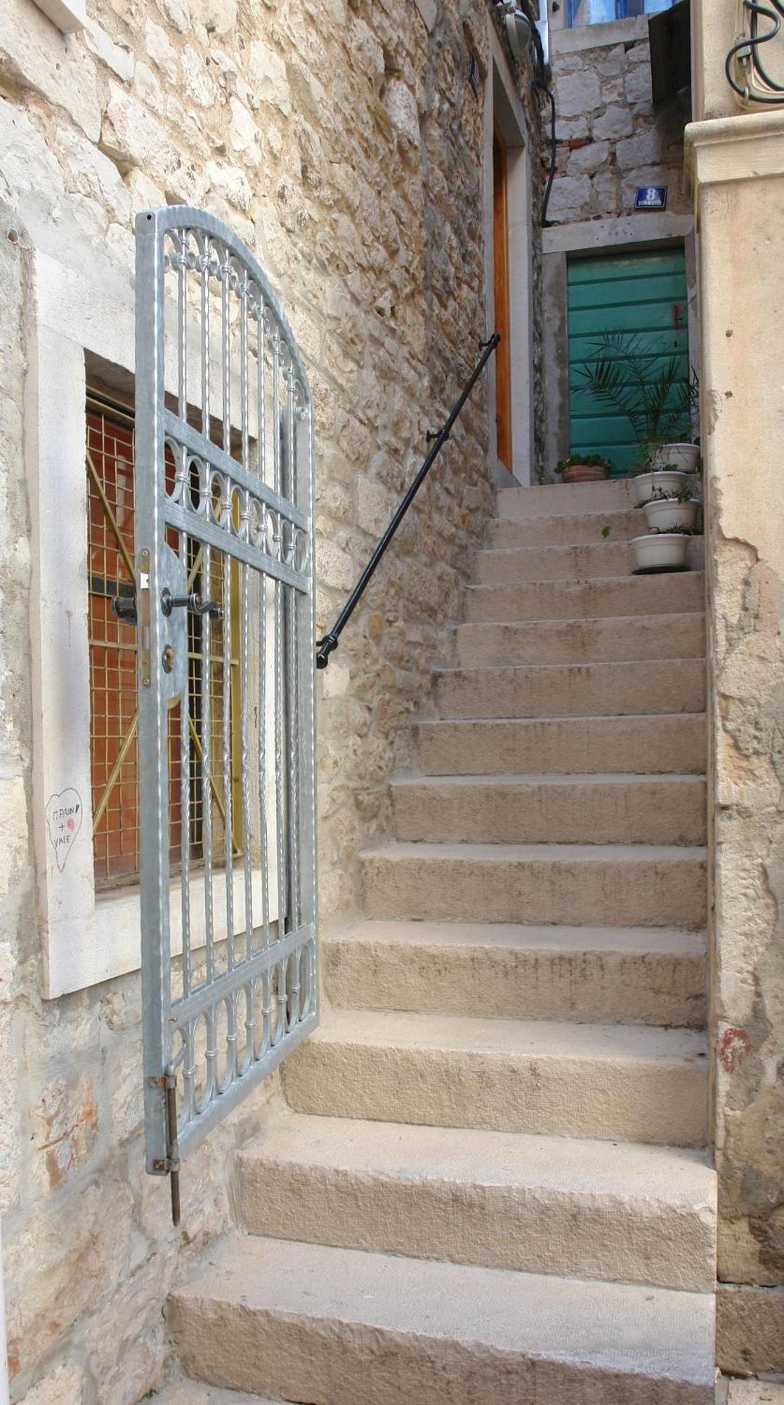 Salvezani *