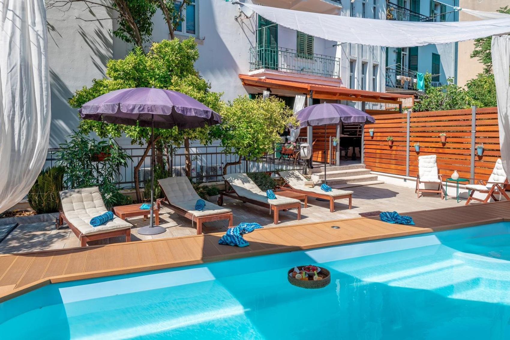 Evala Luxury With Pool And Garden Bed & Breakfast 4*