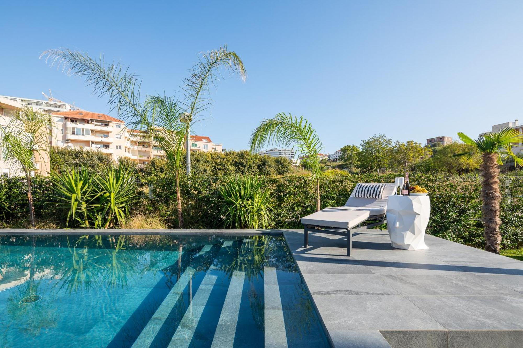 Enjoyer - Seafront With Private Heated Pool Villa
