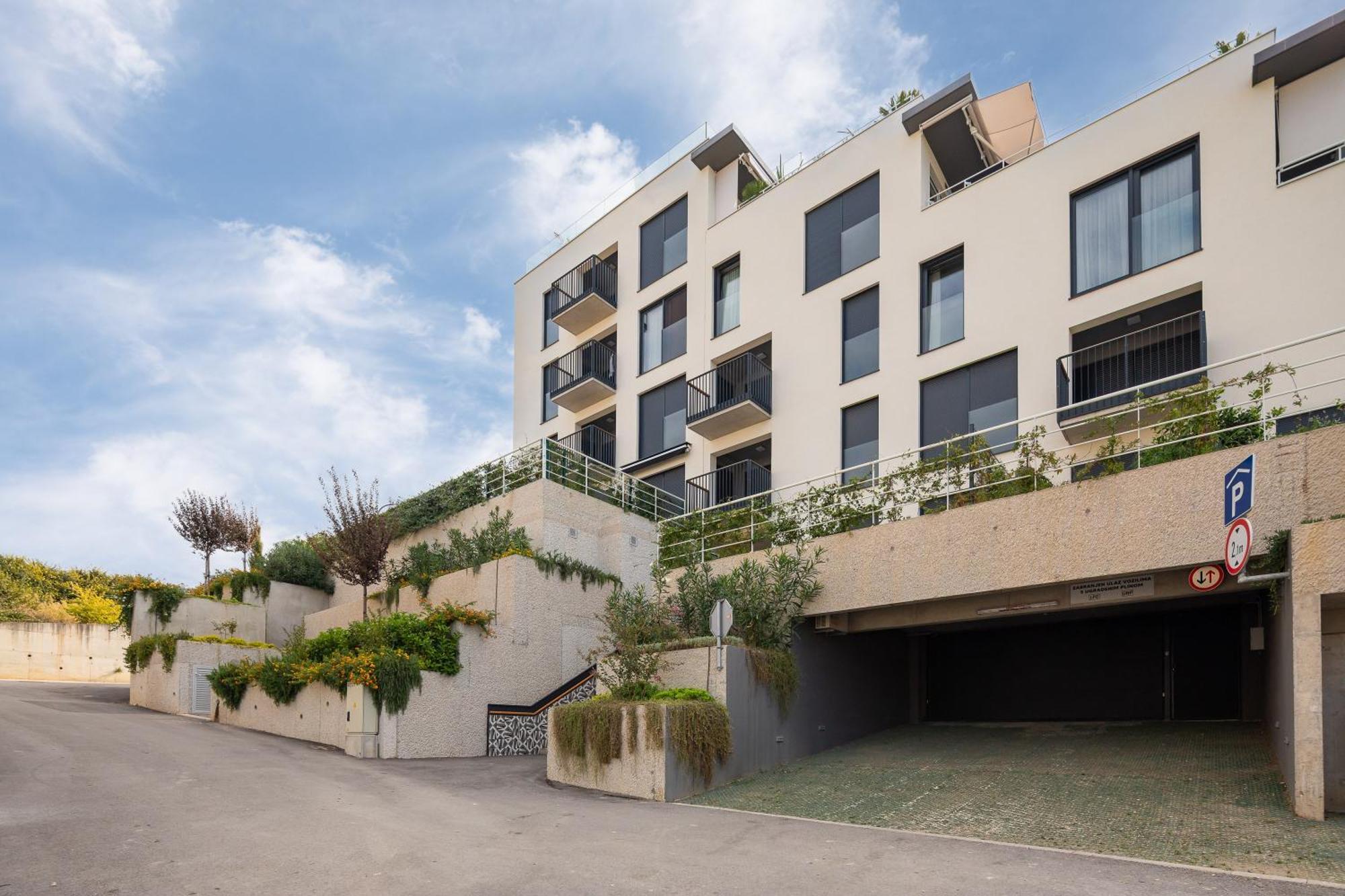 Enjoyer - Seafront With Private Heated Pool Split