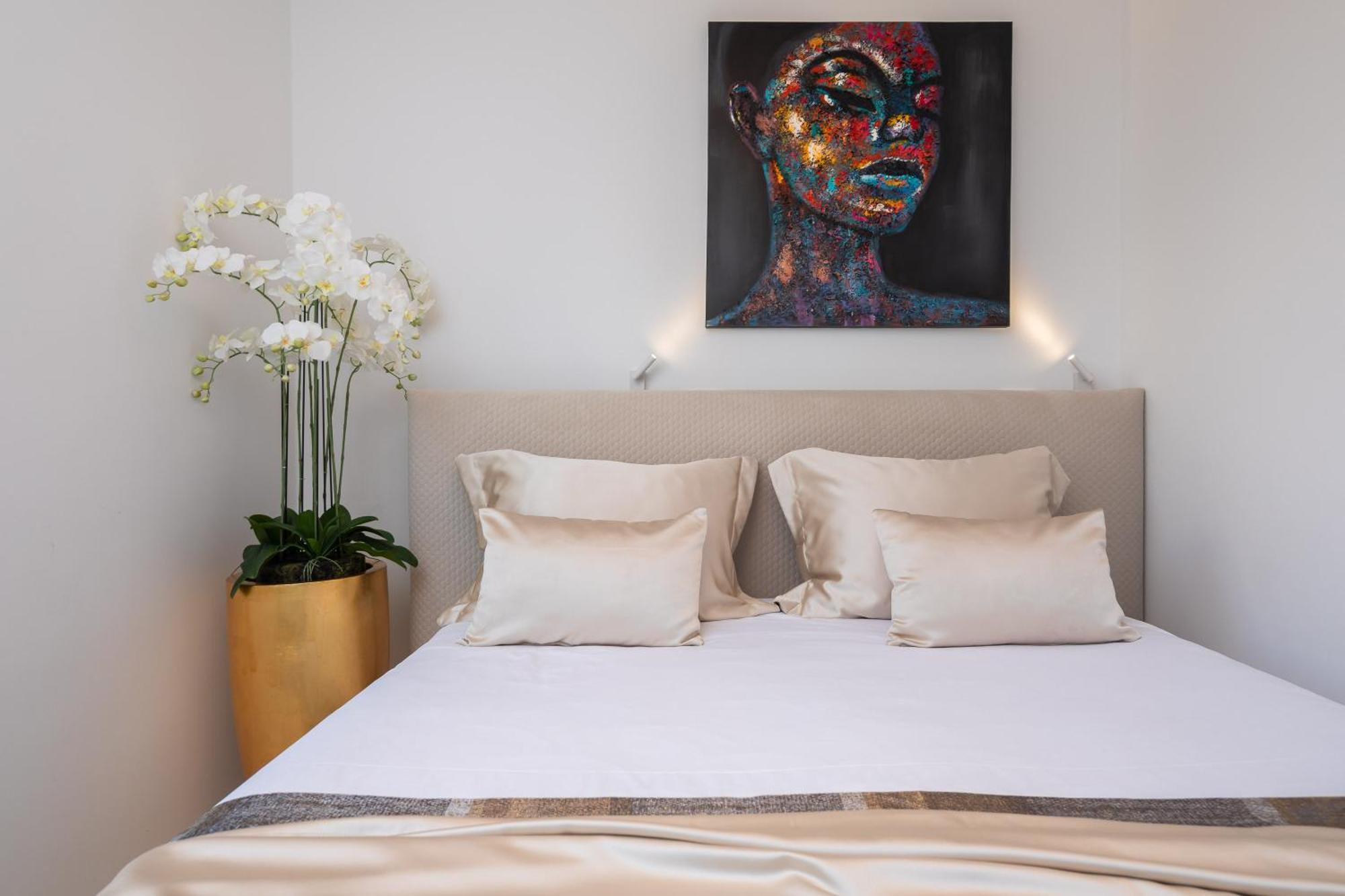 Enjoyer - Seafront With Private Heated Pool