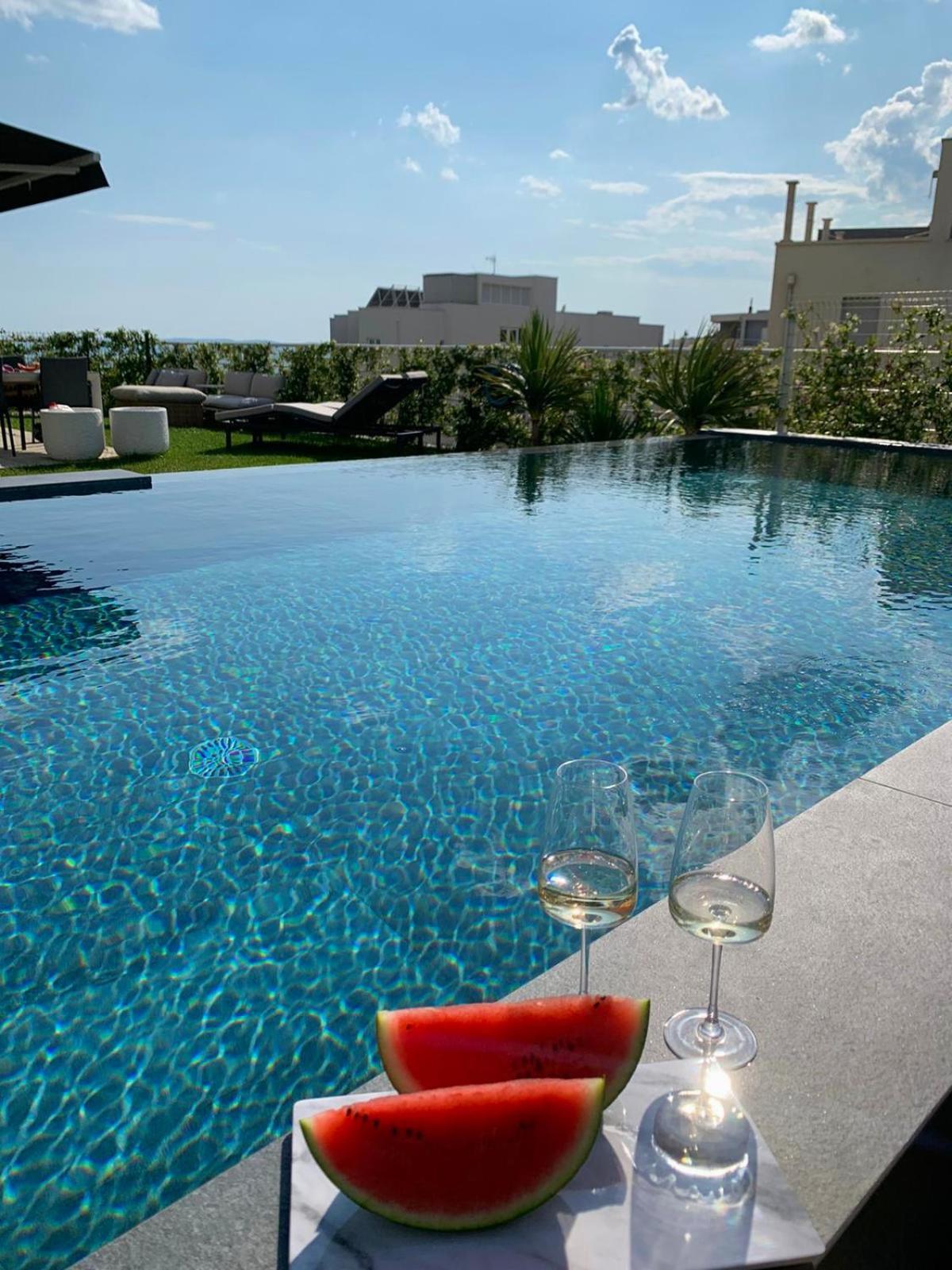 Enjoyer - Seafront With Private Heated Pool Villa